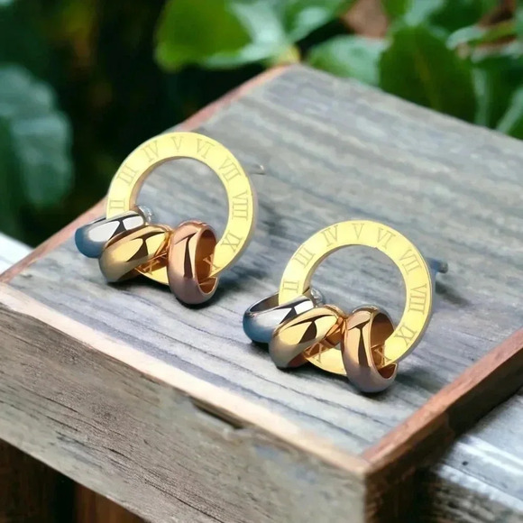 ποΈRoman Numeral Circle Stud Earrings β¨β Tri-Color Stainless Steel Elegance π - Picture 8 of 10